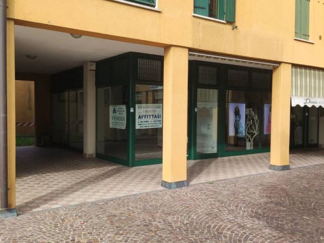Locale Commerciale in vendita a Campo San Martino, Veneto