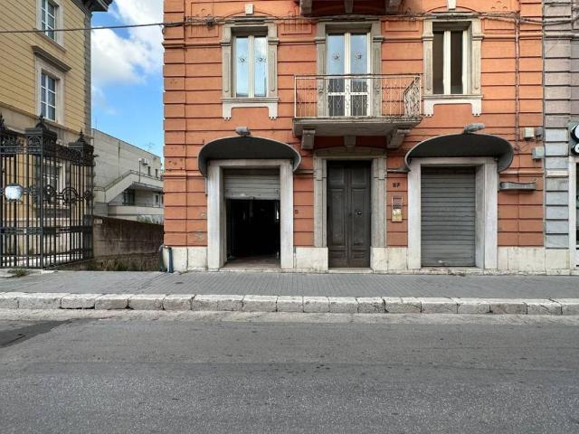Locale Commerciale in vendita a Campobasso, Molise