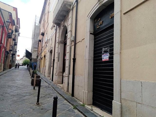Locale Commerciale in vendita a Campobasso, Molise