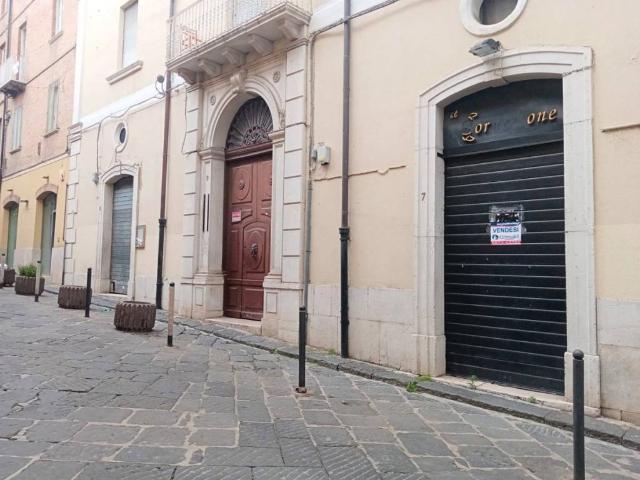 Locale Commerciale in vendita a Campobasso, Molise