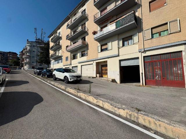 Locale Commerciale in vendita a Campobasso, Molise
