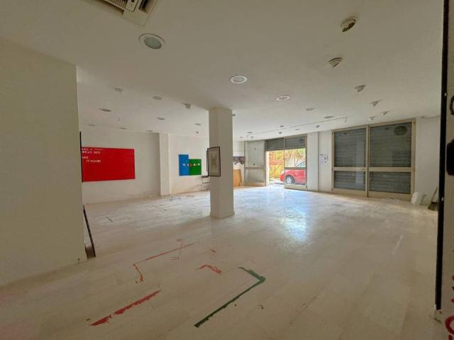 Locale Commerciale in vendita a Campobasso, Molise