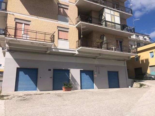 Locale Commerciale in vendita a Campobasso, Molise