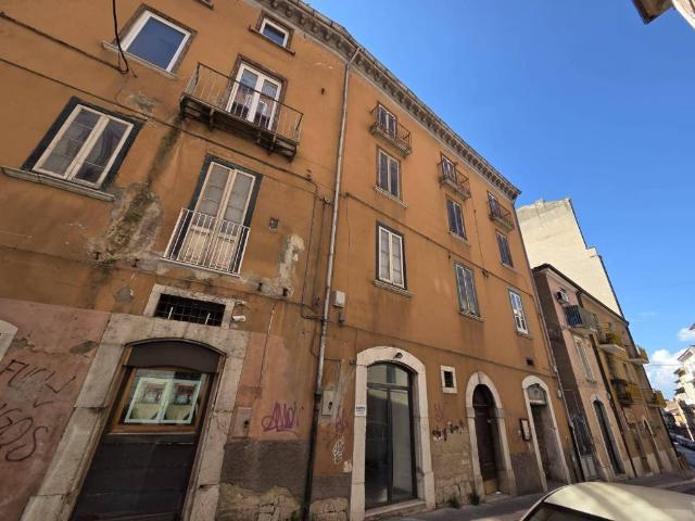 Locale Commerciale in vendita a Campobasso, Molise