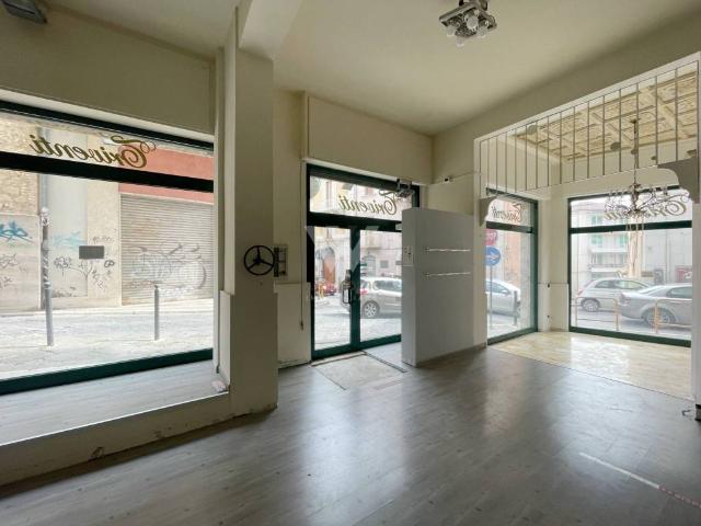 Locale Commerciale in vendita a Campobasso, Molise
