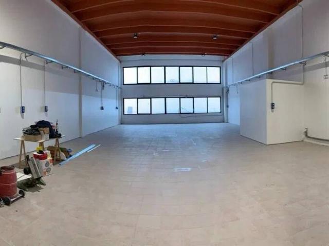 Locale Commerciale in vendita a Colle delle Api, Campobasso