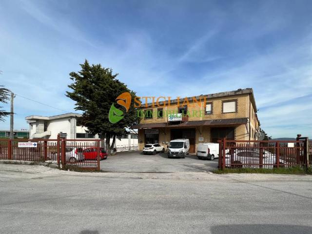 Locale Commerciale in vendita a Campobasso, Molise