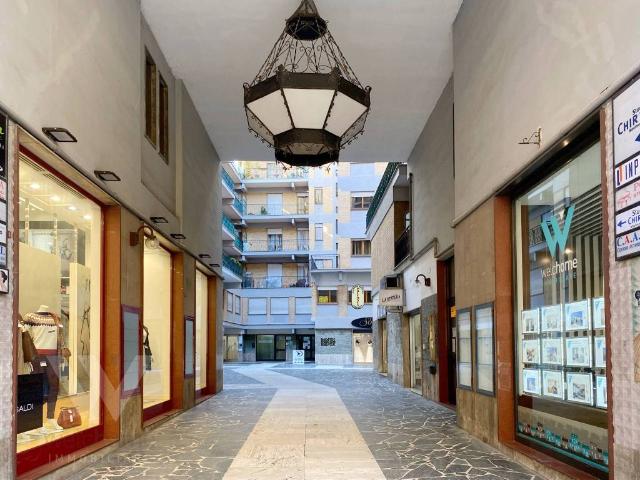 Locale Commerciale in vendita a Campobasso, Molise