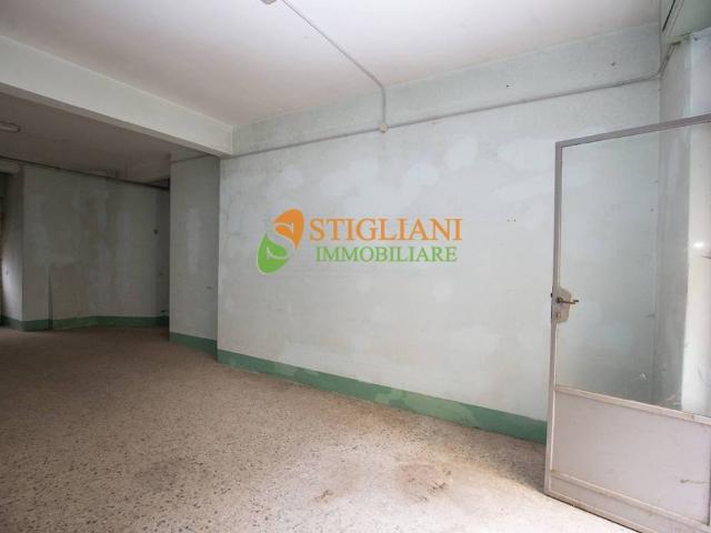 Locale Commerciale in vendita a Campobasso, Molise