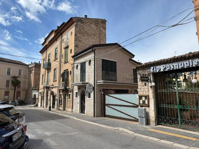 Locale Commerciale in vendita a Campobasso, Molise