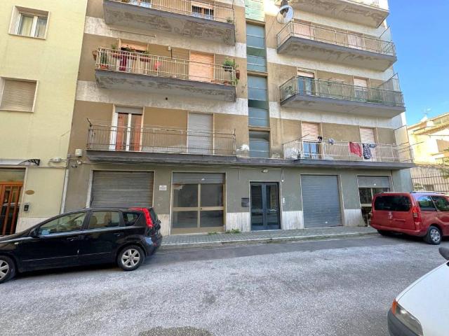 Locale Commerciale in vendita a Campobasso, Molise