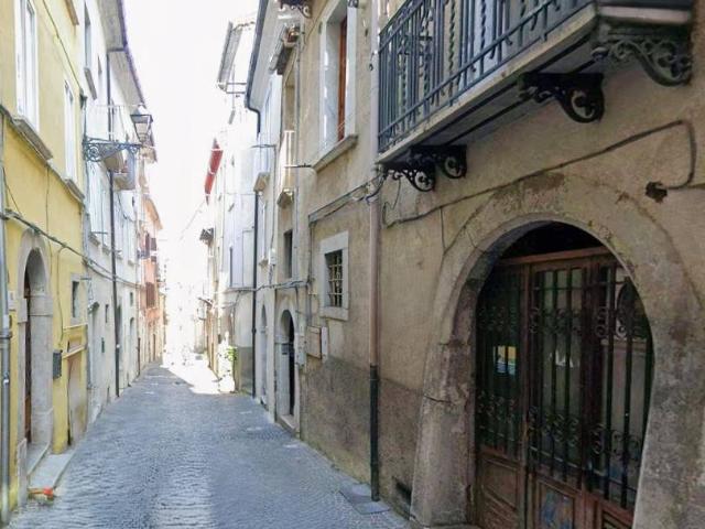 Locale Commerciale in vendita a Campobasso, Molise