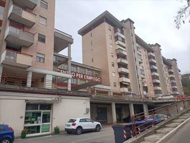 Locale Commerciale in vendita a San Giovanni, Campobasso