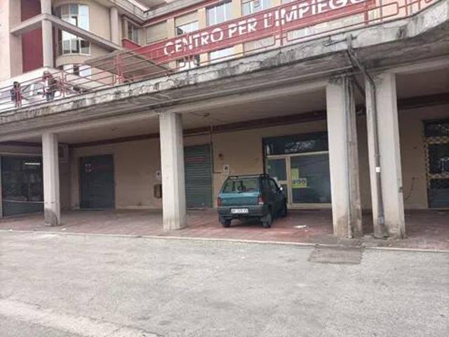 Locale Commerciale in vendita a San Giovanni, Campobasso