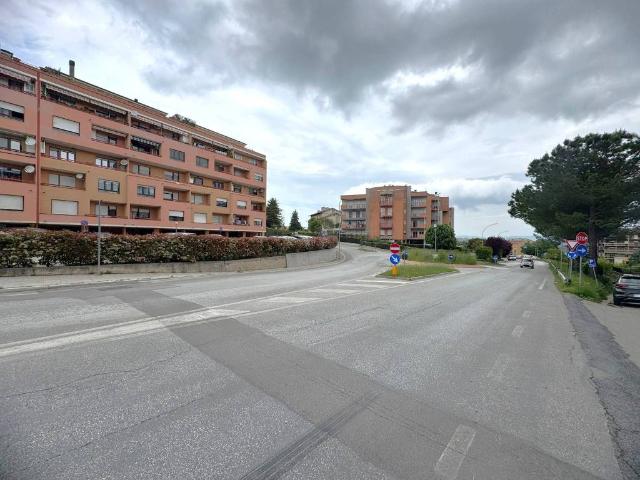 Locale Commerciale in vendita a San Giovanni, Campobasso