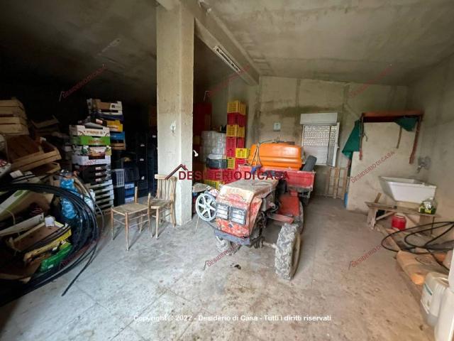 Locale Commerciale in vendita a Campofelice Di Roccella, Sicilia