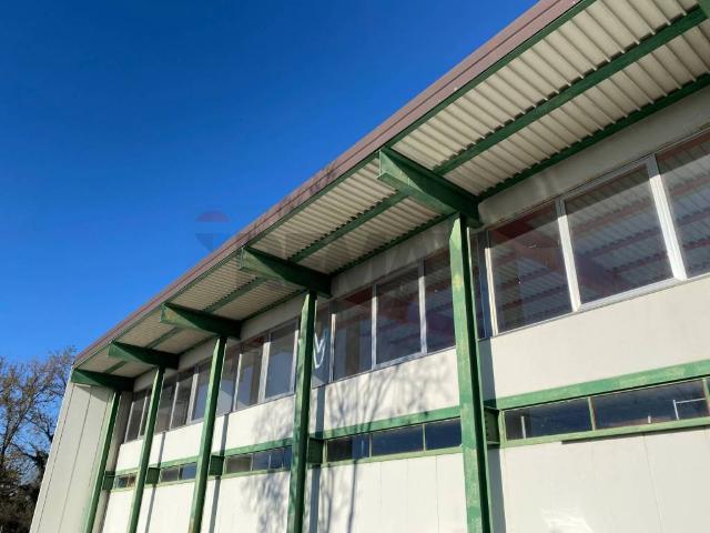 Locale Commerciale in vendita a Campoformido, Friuli-Venezia Giulia