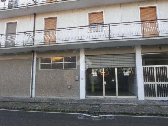 Locale Commerciale in vendita a Unione delle Terre d'Argine, Campogalliano