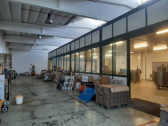 Locale Commerciale in vendita a Camporosso mare, Camporosso