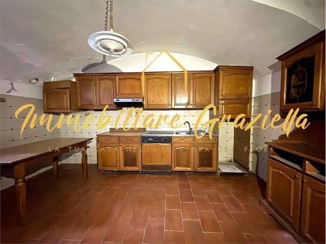 Locale Commerciale in vendita a Camporosso, Liguria