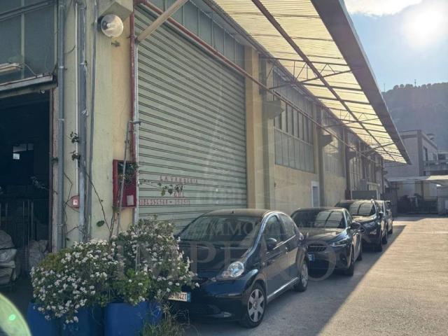 Locale Commerciale in vendita a Camporosso mare, Camporosso