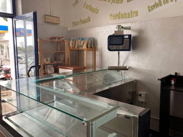 Locale Commerciale in vendita a Vallecrosia, Liguria