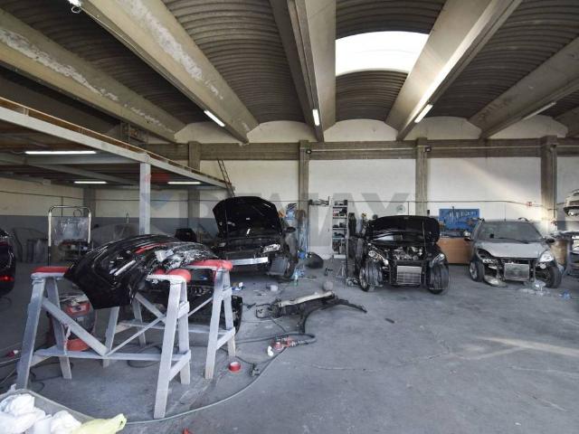 Locale Commerciale in vendita a Piano Tavola, Camporotondo Etneo