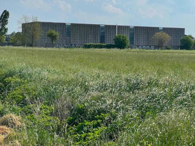 Locale Commerciale in vendita a Albaredo Arnaboldi, Lombardia