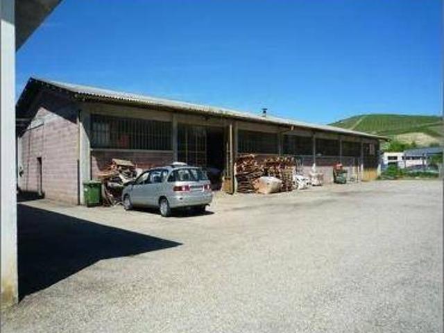 Locale Commerciale in vendita a Piemonte, Cuneo