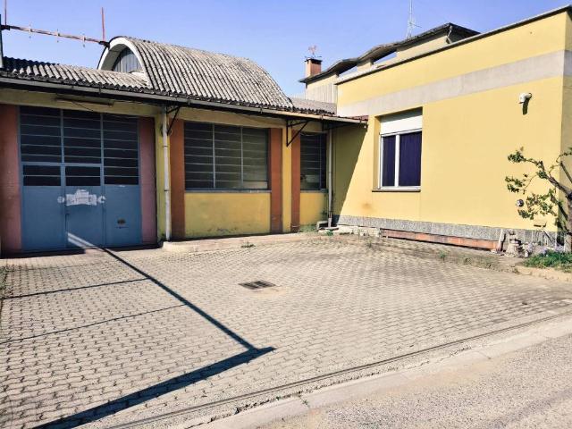 Locale Commerciale in vendita a Piemonte, Biella