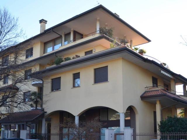 Locale Commerciale in vendita a Canegrate, Lombardia