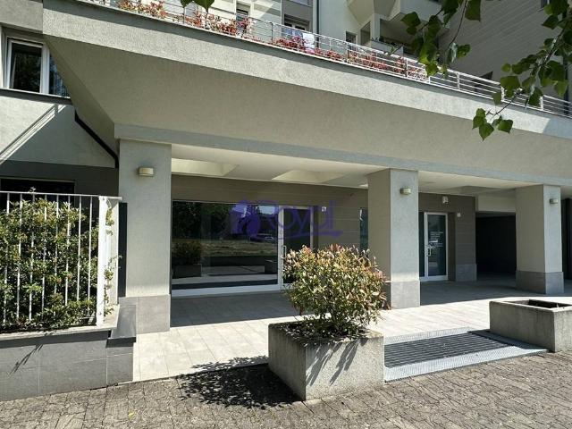 Locale Commerciale in vendita a Cascinette, Canegrate