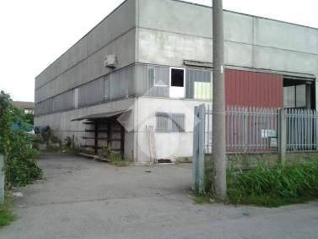 Locale Commerciale in vendita a Canegrate, Lombardia