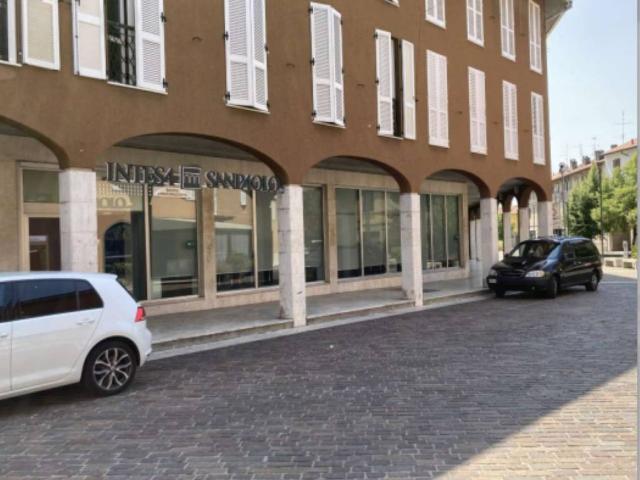 Locale Commerciale in vendita a Canegrate, Lombardia