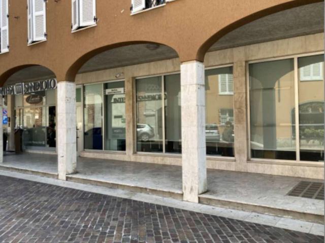 Locale Commerciale in vendita a Canegrate, Lombardia