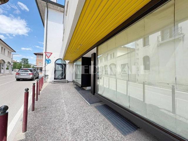 Locale Commerciale in vendita a Caneva, Friuli-Venezia Giulia