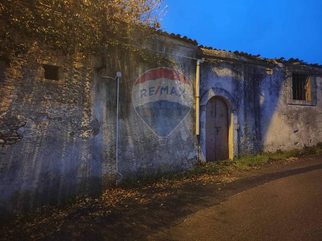 Locale Commerciale in vendita a Canicattini Bagni, Sicilia