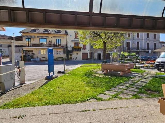 Locale Commerciale in vendita a Cannara, Umbria