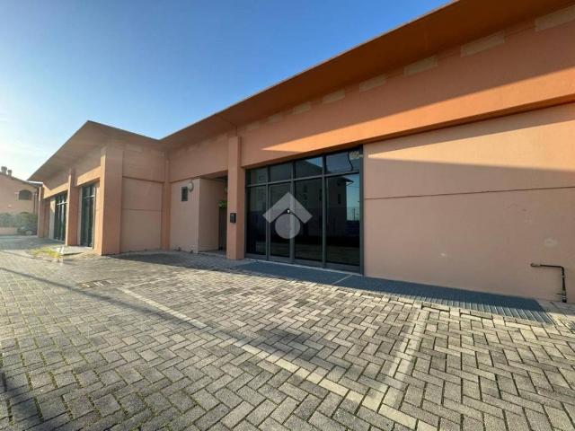 Locale Commerciale in vendita a Cannara, Umbria