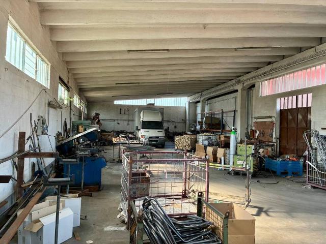Locale Commerciale in vendita a Vigalone, Canneto Pavese