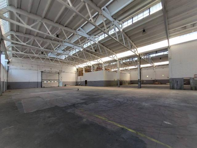 Locale Commerciale in vendita a Canonica D'adda, Lombardia