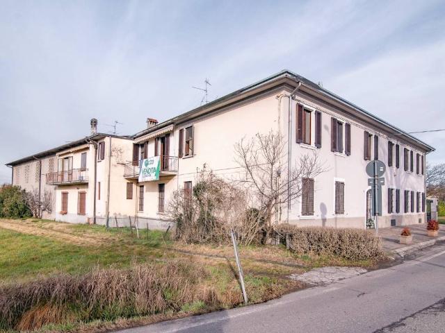 Locale Commerciale in vendita a Canonica D'adda, Lombardia