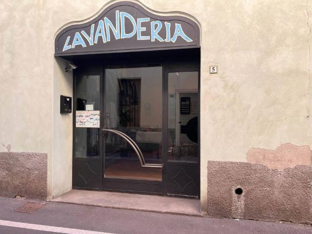Locale Commerciale in vendita a Canonica D'adda, Lombardia