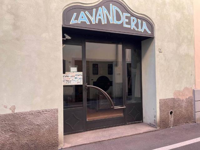 Locale Commerciale in vendita a Canonica D'adda, Lombardia