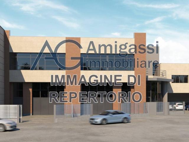 Locale Commerciale in vendita a Canonica D'adda, Lombardia