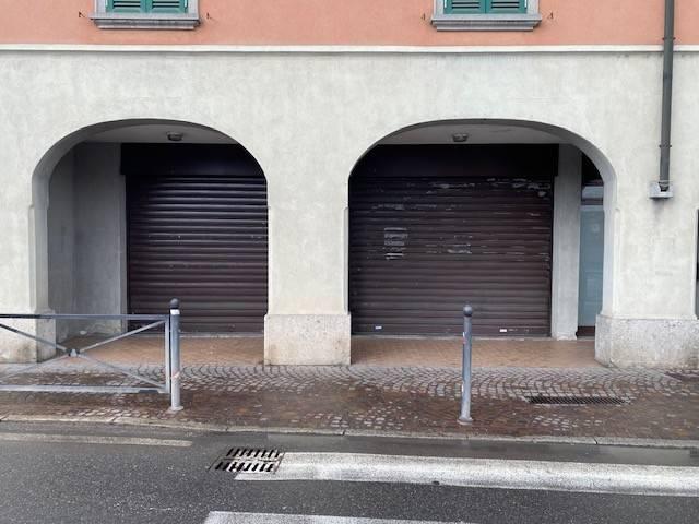 Locale Commerciale in vendita a Canonica D'adda, Lombardia