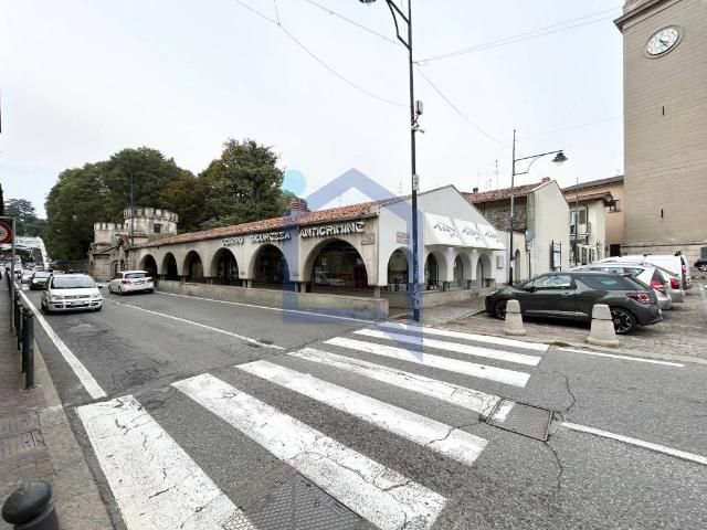 Locale Commerciale in vendita a Canonica D'adda, Lombardia