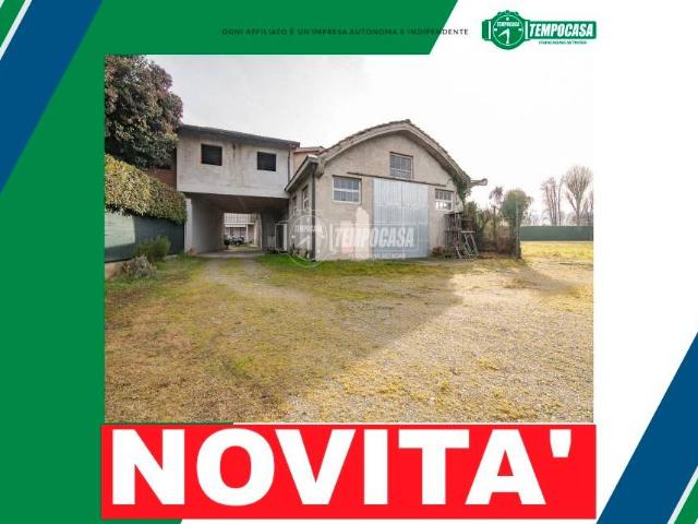 Locale Commerciale in vendita a Canonica D'adda, Lombardia
