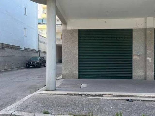 Locale Commerciale in vendita a Canosa di Puglia, Barletta-Andria-Trani