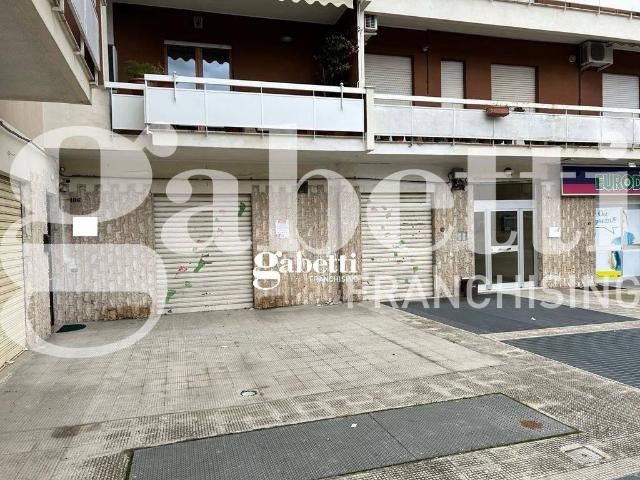 Locale Commerciale in vendita a Canosa di Puglia, Barletta-Andria-Trani